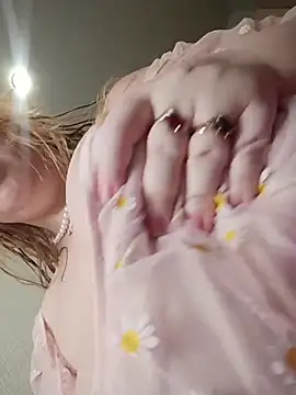 ElonaFox online show from December 20, 2025, 12:34 pm