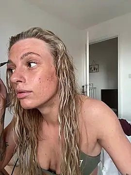 Snapshot of Blonde_BambiXX chatting on March 13, 2026, 11:39 am Blonde BambiXX online show from March 13, 2026, 11:39 am