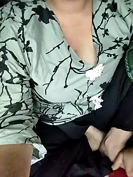 hottyrose69 online show from December 20, 2025, 2:07 am