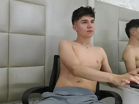 JuanGomm online show from December 23, 2025, 5:05 am