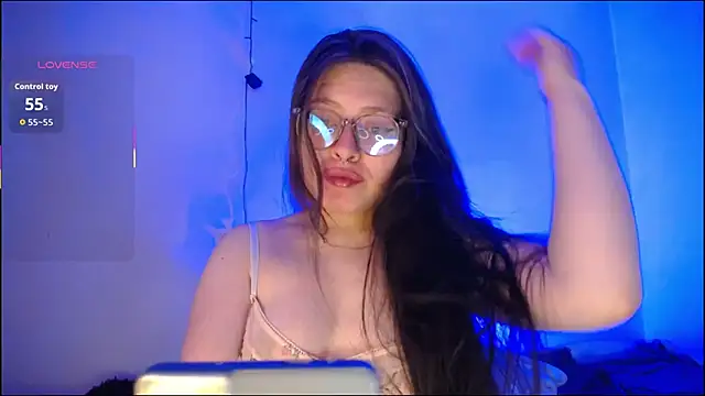 Usagi-- online show from December 3, 2025, 12:51 am