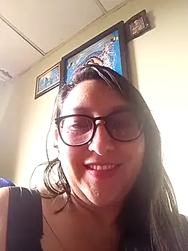 Valeria montana  online show from April 19, 2026, 3:22 pm