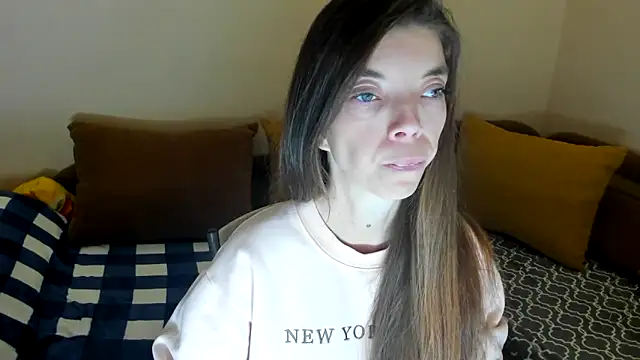 Snapshot of LikaAliston chatting on December 19, 2025, 8:32 am LikaAliston online show from December 19, 2025, 8:32 am