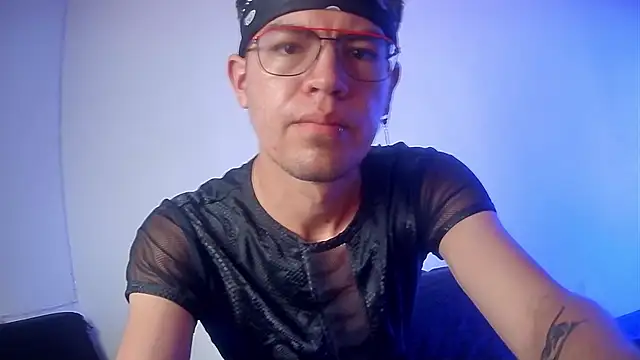 nicolatinboy online show from February 12, 2026, 8:59 pm