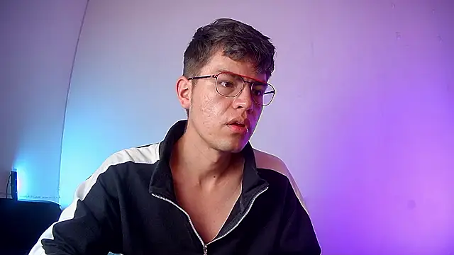 nicolatinboy online show from February 21, 2026, 9:05 pm