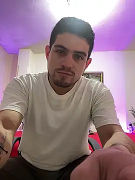 williamsmiiths16 online show from December 21, 2025, 4:36 pm