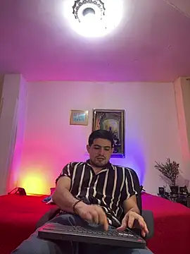 williamsmiiths16 online show from March 13, 2026, 11:39 am