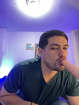 williamsmiiths16 online show from March 26, 2026, 11:16 am