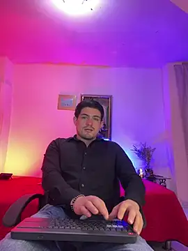 williamsmiiths16 online show from April 6, 2026, 11:44 am