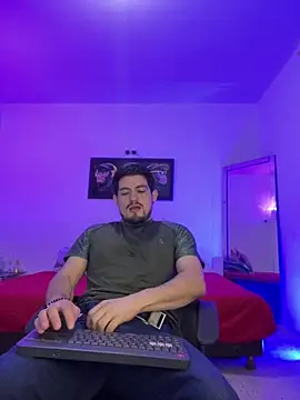 williamsmiiths16 online show from May 28, 2026, 11:29 am