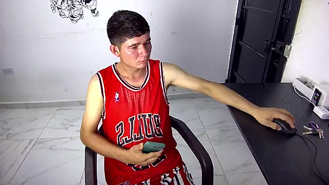 elcalienticooo online show from December 4, 2025, 12:09 am