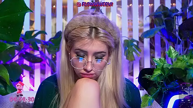 FlowweerGirl online show from February 3, 2026, 2:53 am