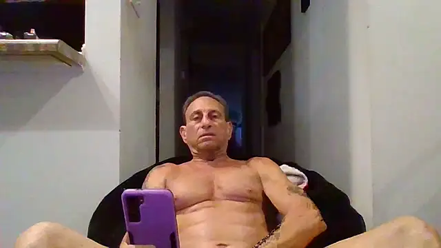 Snapshot of johnnymarino1010 chatting on May 22, 2026, 11:10 pm johnnymarino1010 online show from May 22, 2026, 11:10 pm