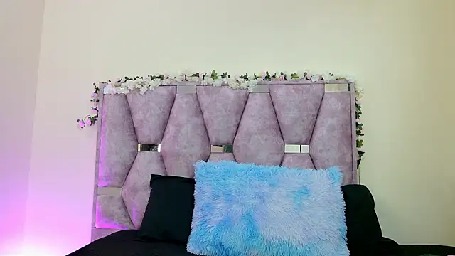 iris and damian online show from February 17, 2026, 5:19 pm