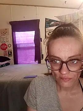 snowbird1117 online show from April 12, 2026, 11:32 pm