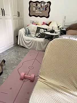 yaqing666 online show from April 8, 2026, 2:44 am