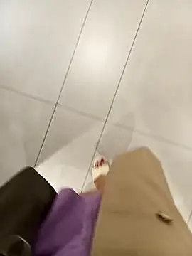 Baby-Linh online show from December 21, 2025, 5:03 am