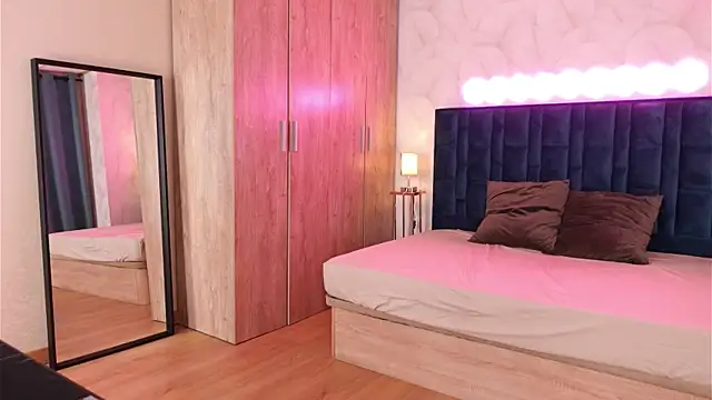 LucyFever online show from January 7, 2026, 6:27 am