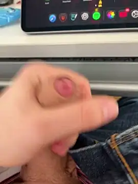 hannes256102 online show from April 18, 2026, 3:05 pm