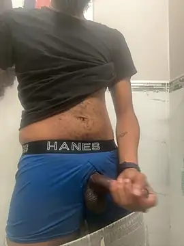 curvyuncut online show from April 20, 2026, 12:52 pm