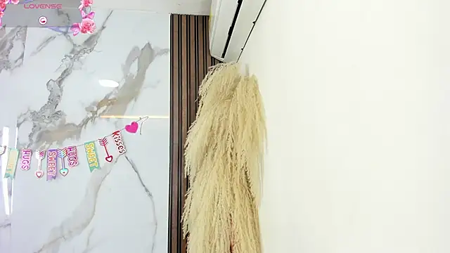 hilarythomsom online show from February 13, 2026, 12:56 pm