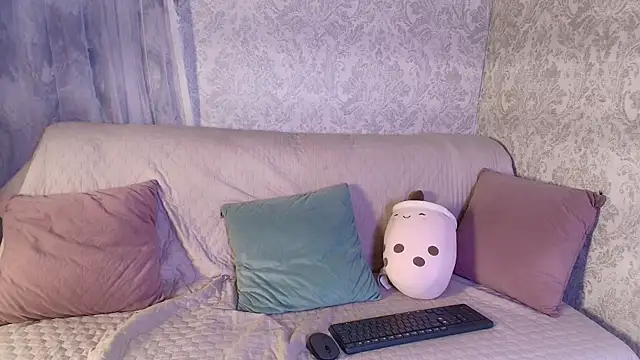 Snapshot of Nia__S chatting on January 15, 2026, 12:10 pm Nia S online show from January 15, 2026, 12:10 pm