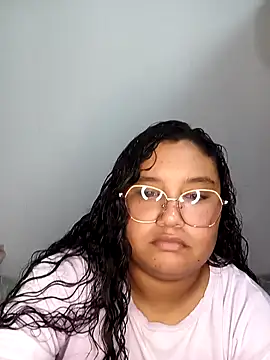 Snapshot of VaneandRossy chatting on May 6, 2026, 4:34 pm VaneandRossy online show from May 6, 2026, 4:34 pm