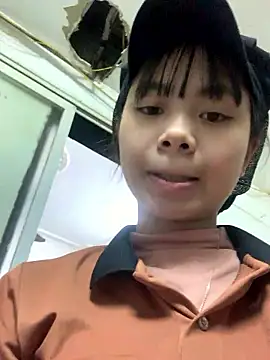 Snapshot of Mon_babyy chatting on January 8, 2026, 1:35 pm Mon babyy online show from January 8, 2026, 1:35 pm