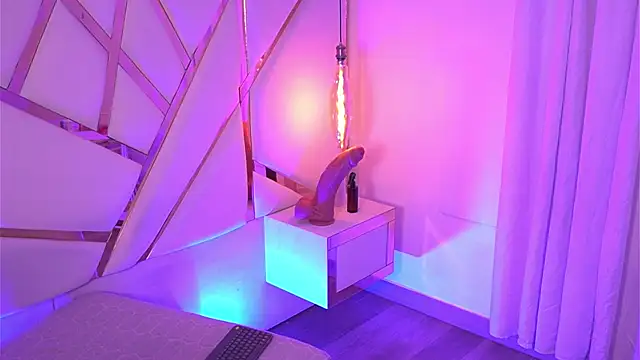 Sophie-velvet online show from May 22, 2026, 8:03 pm