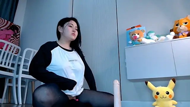 minji snow online show from April 15, 2026, 12:56 pm