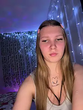 nelli lux  online show from January 14, 2026, 9:42 pm