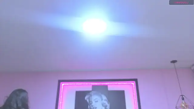 Sara valderrama  online show from February 19, 2026, 12:01 pm