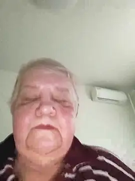 Snapshot of HapinessLovee chatting on December 20, 2025, 7:59 am HapinessLovee online show from December 20, 2025, 7:59 am