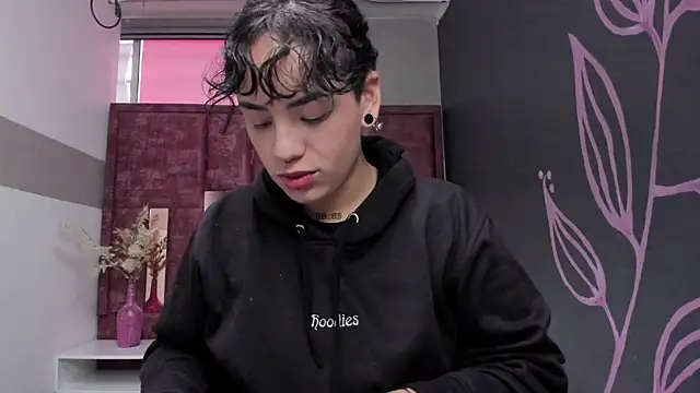 Kiara Fox   online show from April 1, 2026, 9:56 pm