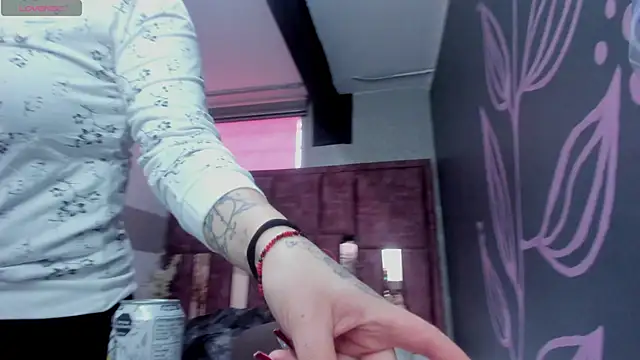 Kiara Fox   online show from April 11, 2026, 8:57 pm