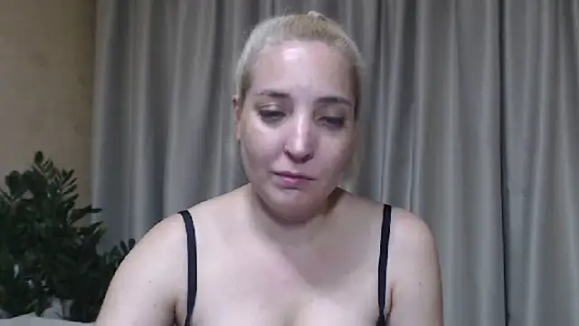 Snapshot of sweetpussy chatting on July 1, 2026, 5:23 pm sweetpussy online show from July 1, 2026, 5:23 pm