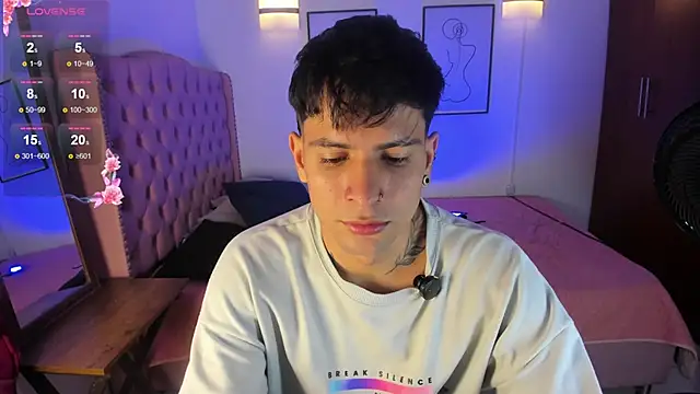 vaalentiino online show from March 30, 2026, 6:42 pm