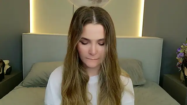 Lina Sinerz online show from April 13, 2026, 8:25 pm