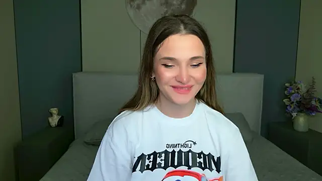 Lina Sinerz online show from April 19, 2026, 8:33 pm