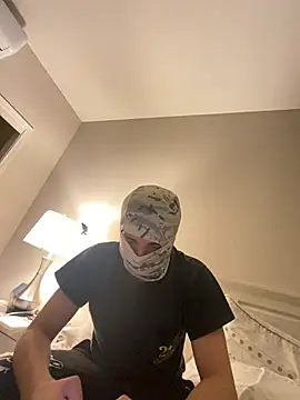 phantom898983 online show from April 12, 2026, 7:46 am