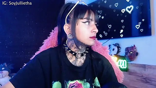 Julls420  online show from February 6, 2026, 4:39 am