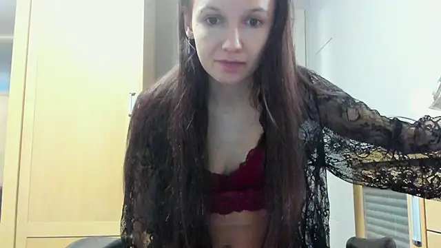 Snapshot of OliviaMuur chatting on December 19, 2025, 5:03 am OliviaMuur online show from December 19, 2025, 5:03 am