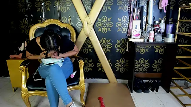 Snapshot of Sunny_n_Miha chatting on December 18, 2025, 2:01 pm Sunny n Miha online show from December 18, 2025, 2:01 pm