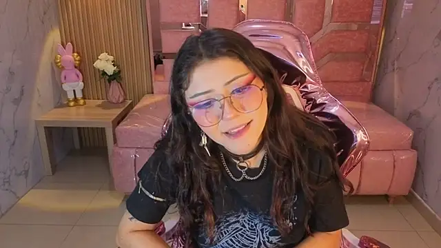 Snapshot of miss_devil_s chatting on December 19, 2025, 3:57 am miss devil s online show from December 19, 2025, 3:57 am