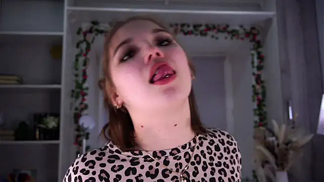 Snapshot of SolBurri chatting on December 14, 2025, 2:50 am SolBurri online show from December 14, 2025, 2:50 am