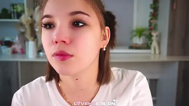 Snapshot of SolBurri chatting on December 22, 2025, 1:13 am SolBurri online show from December 22, 2025, 1:13 am