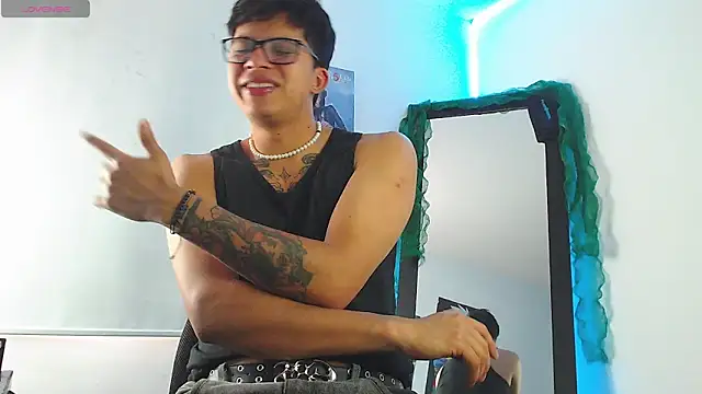 DerekMoon online show from January 5, 2026, 7:06 pm