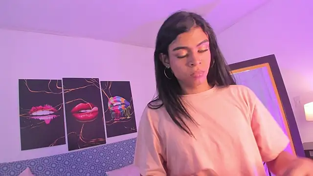 aleexxia online show from December 15, 2025, 7:29 pm