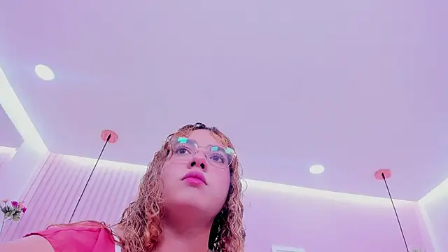 Snapshot of abril_dolly chatting on December 19, 2025, 12:01 pm abril dolly online show from December 19, 2025, 12:01 pm