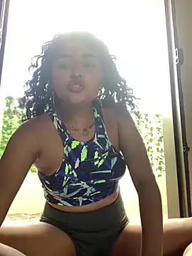 ladulcemary  online show from April 15, 2026, 7:32 pm